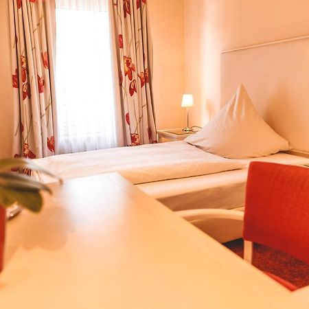 Hotel Loewen Eggenstein-Leopoldshafen Esterno foto