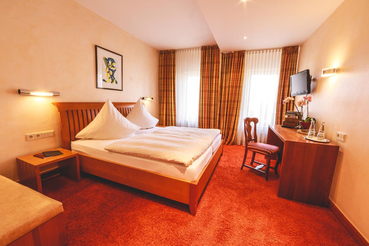 Hotel Loewen Eggenstein-Leopoldshafen Esterno foto