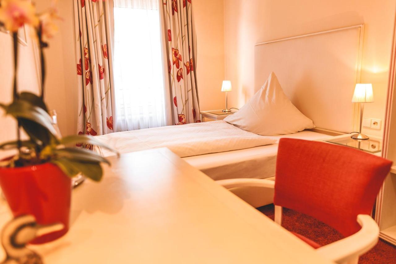 Hotel Loewen Eggenstein-Leopoldshafen Esterno foto